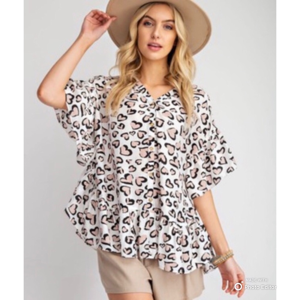 New EASEL Boho Flowy Cheetah Heart Ruffled Hem Blouse sz L